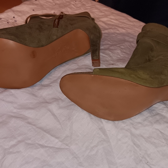 OLIVE GREEN SUEDE BOOTS - Picture 3 of 7